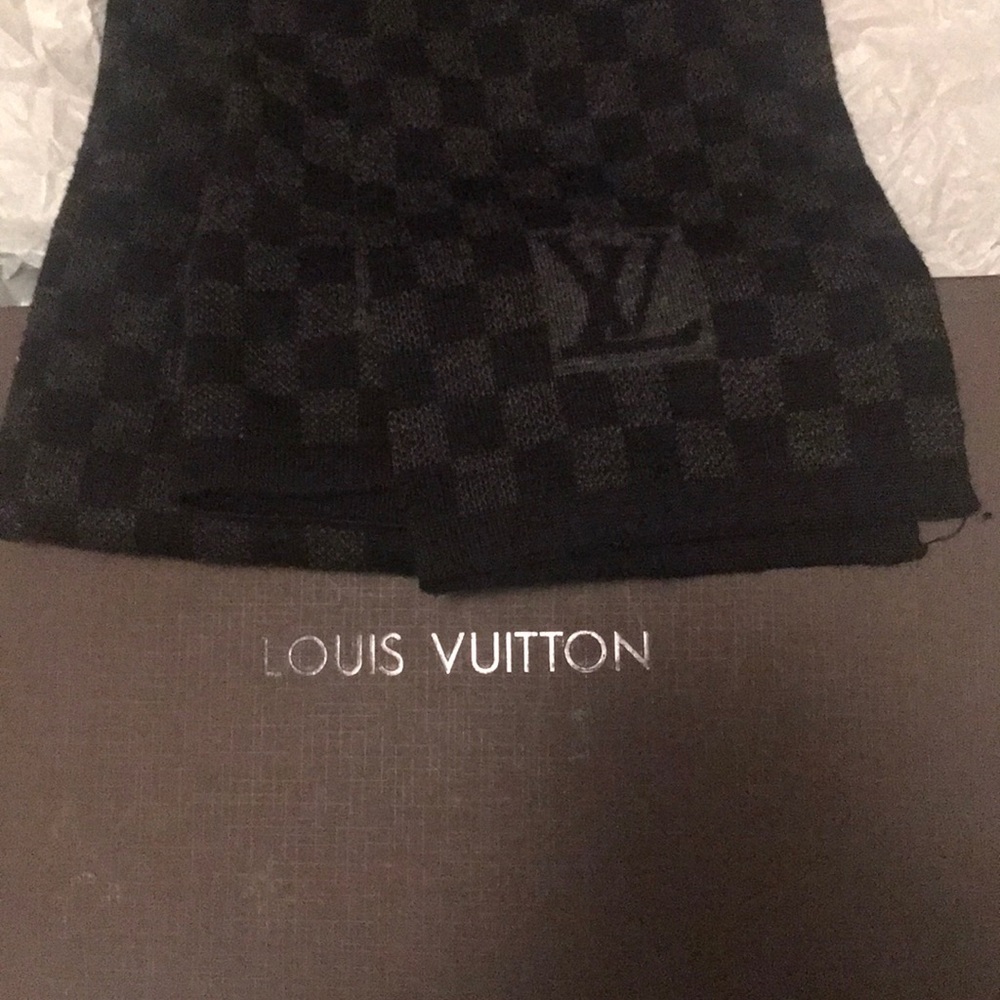 LV scarf 🧣 New never used